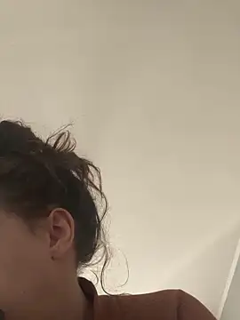 bunnythetailor online show from December 16, 2025, 1:04 pm