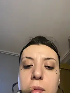 bunnythetailor online show from February 4, 2025, 12:29 am