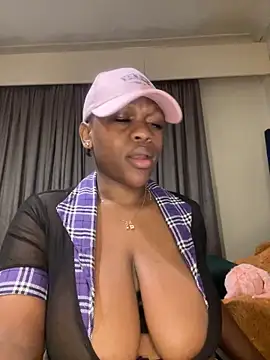 Boneca25 online show from March 1, 2025, 6:54 pm