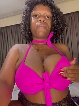 Boneca25 online show from March 9, 2025, 7:26 pm