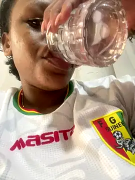 Boneca25 online show from November 26, 2025, 9:42 am