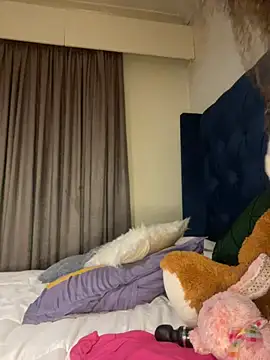 Boneca25 online show from March 5, 2025, 9:59 pm