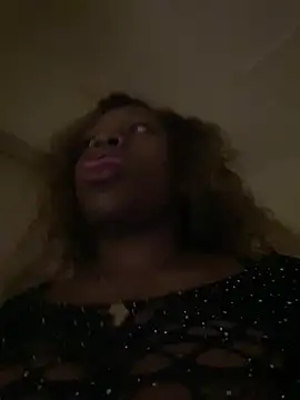 Boneca25 online show from March 17, 2025, 6:42 pm