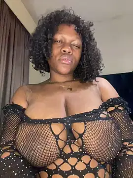 Boneca25 online show from March 14, 2025, 10:38 pm