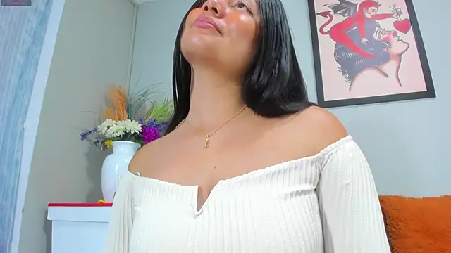 evaa greey online show from October 8, 2025, 8:09 pm