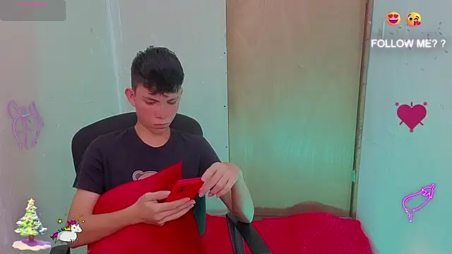 Snapshot of Alexxx_lov chatting on February 6, 2026, 12:34 pm Alexxx lov online show from February 6, 2026, 12:34 pm