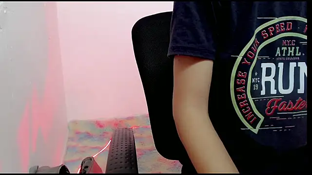 Snapshot of Alexxx_lov chatting on February 21, 2025, 12:38 pm Alexxx lov online show from February 21, 2025, 12:38 pm