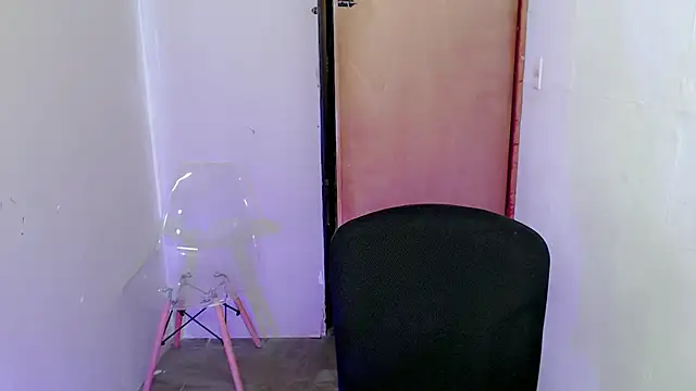 Snapshot of Alexxx_lov chatting on September 17, 2025, 1:02 pm Alexxx lov online show from September 17, 2025, 1:02 pm