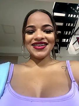 Snapshot of CanelaDevil_ chatting on October 10, 2025, 6:31 pm CanelaDevil online show from October 10, 2025, 6:31 pm