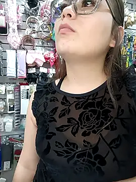 Vale Saenzz online show from November 14, 2025, 7:06 pm