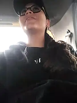 Vale Saenzz online show from March 2, 2025, 3:41 pm