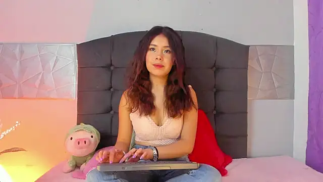 Snapshot of Alice_evans_lov chatting on February 10, 2025, 5:14 am Alice evans lov online show from February 10, 2025, 5:14 am