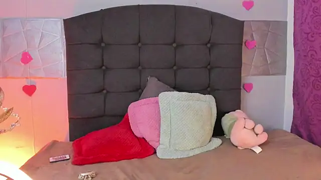 Snapshot of Alice_evans_lov chatting on March 4, 2025, 5:21 am Alice evans lov online show from March 4, 2025, 5:21 am