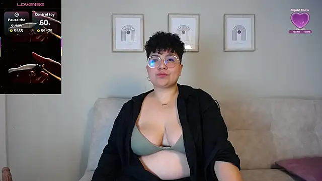 Snapshot of curly_cam_queen69 chatting on October 1, 2025, 3:33 am curly cam queen69 online show from October 1, 2025, 3:33 am
