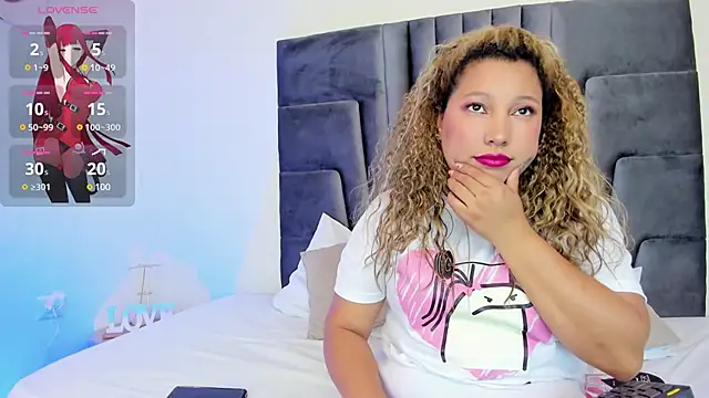 EvaQueen   online show from February 18, 2025, 7:19 pm