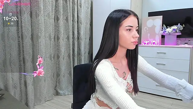 Snapshot of _dkny_ chatting on September 29, 2025, 2:44 pm dkny online show from September 29, 2025, 2:44 pm