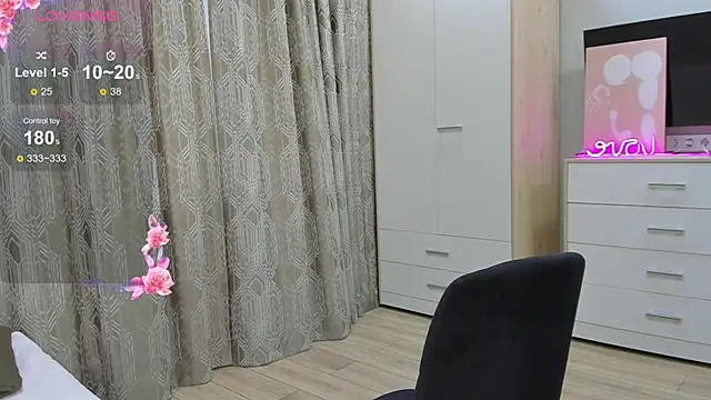 Snapshot of _dkny_ chatting on October 19, 2025, 9:34 am dkny online show from October 19, 2025, 9:34 am