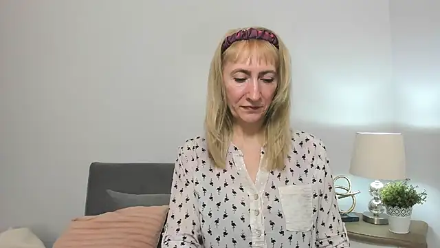 Snapshot of MargaretMilf69 chatting on March 22, 2025, 1:30 pm MargaretMilf69 online show from March 22, 2025, 1:30 pm