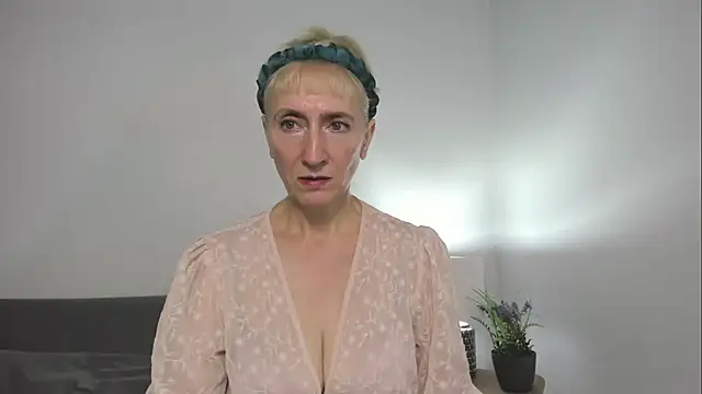 Snapshot of MargaretMilf69 chatting on September 14, 2025, 6:58 am MargaretMilf69 online show from September 14, 2025, 6:58 am