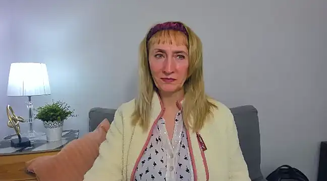 Snapshot of MargaretMilf69 chatting on March 10, 2025, 4:25 pm MargaretMilf69 online show from March 10, 2025, 4:25 pm