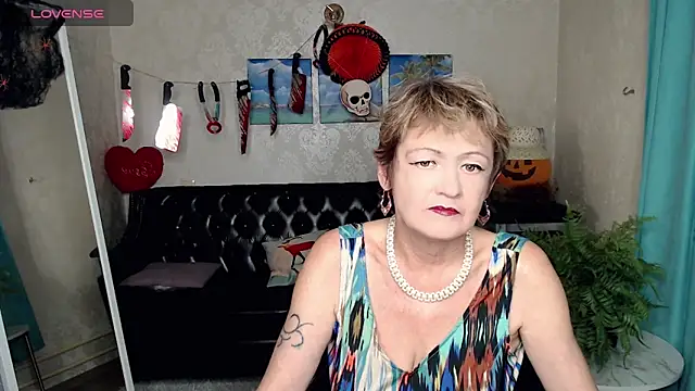 Snapshot of SexyGrandma_ chatting on October 23, 2025, 5:11 pm SexyGrandma  online show from October 23, 2025, 5:11 pm