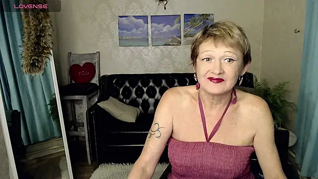 Snapshot of SexyGrandma_ chatting on October 17, 2025, 4:31 pm SexyGrandma  online show from October 17, 2025, 4:31 pm