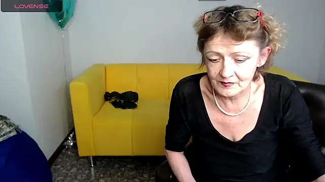 Snapshot of SexyGrandma_ chatting on February 28, 2025, 9:44 pm SexyGrandma  online show from February 28, 2025, 9:44 pm