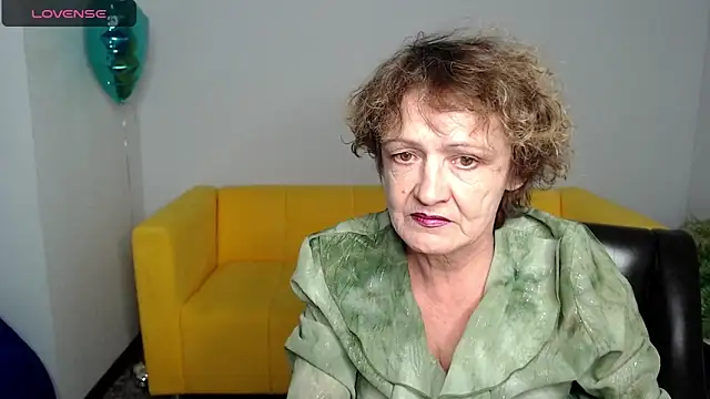 Snapshot of SexyGrandma_ chatting on February 18, 2025, 4:25 pm SexyGrandma  online show from February 18, 2025, 4:25 pm