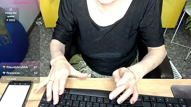 Snapshot of SexyGrandma_ chatting on February 25, 2025, 12:47 am SexyGrandma  online show from February 25, 2025, 12:47 am