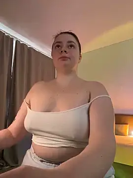 Snapshot of DearAlise chatting on February 5, 2025, 1:22 pm DearAlise online show from February 5, 2025, 1:22 pm