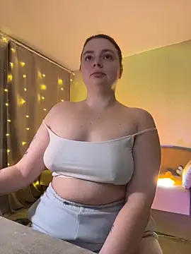 Snapshot of DearAlise chatting on February 9, 2025, 10:32 pm DearAlise online show from February 9, 2025, 10:32 pm