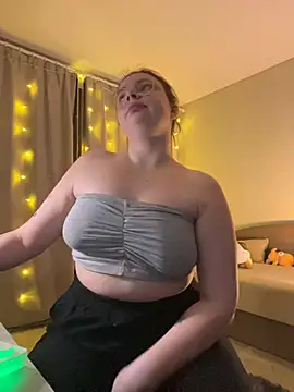 Snapshot of DearAlise chatting on February 23, 2025, 6:23 pm DearAlise online show from February 23, 2025, 6:23 pm