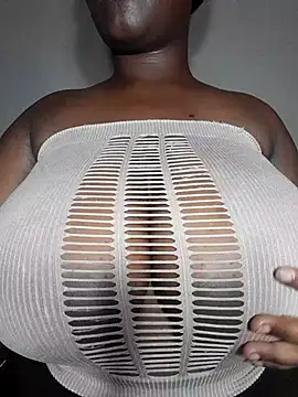 Snapshot of owamiee chatting on February 13, 2025, 10:43 pm owamiee online show from February 13, 2025, 10:43 pm