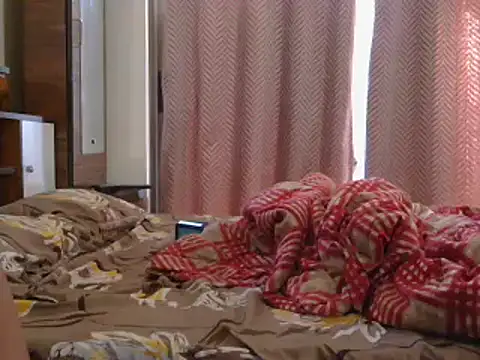 Cutie Pie1p online show from February 16, 2025, 9:04 am