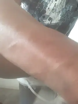 diablok1705 online show from October 21, 2025, 2:27 pm