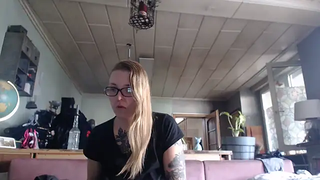 Astrid-Gilbert online show from February 21, 2025, 11:01 am