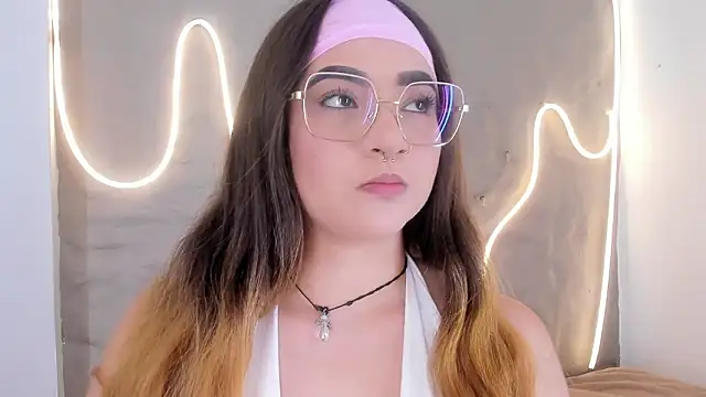 Shanntal  online show from March 20, 2026, 7:59 pm