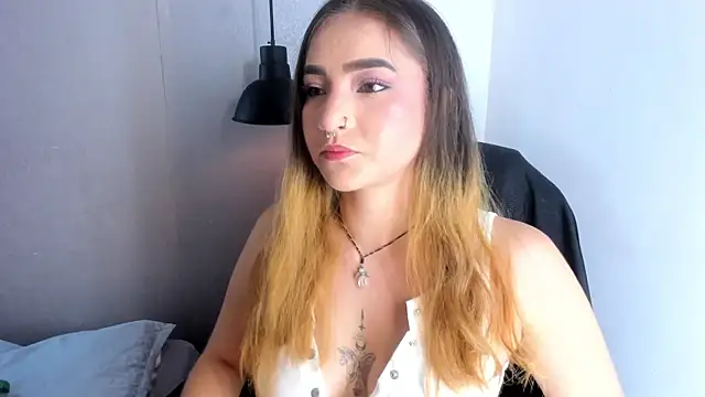 Shanntal  online show from October 6, 2025, 7:36 pm