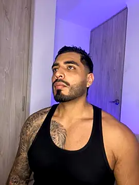 Snapshot of LeandroRusso chatting on November 8, 2025, 2:15 am LeandroRusso online show from November 8, 2025, 2:15 am