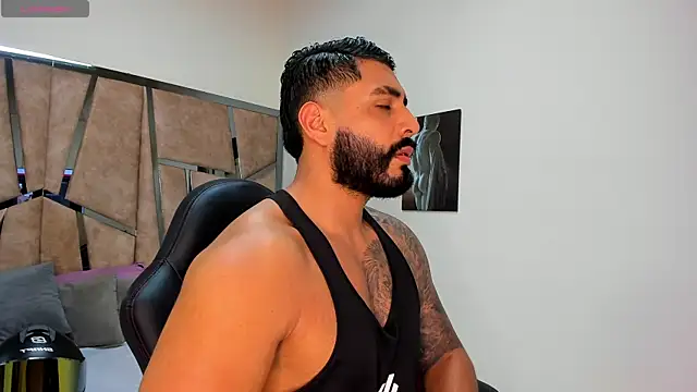 Snapshot of LeandroRusso chatting on March 18, 2025, 8:48 pm LeandroRusso online show from March 18, 2025, 8:48 pm