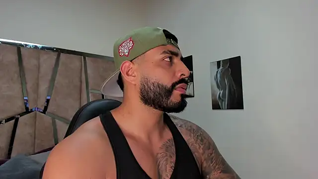 Snapshot of LeandroRusso chatting on February 23, 2025, 9:37 pm LeandroRusso online show from February 23, 2025, 9:37 pm