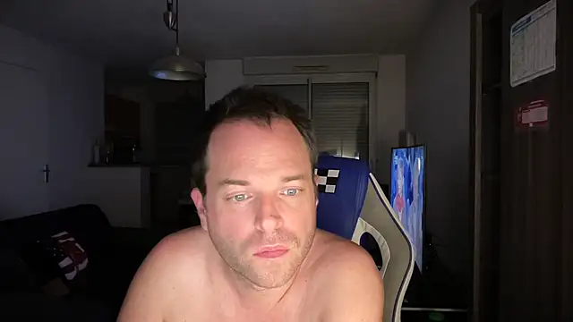 Funnyjul31 online show from March 5, 2025, 7:06 pm