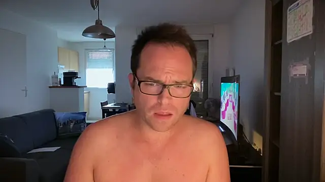 Funnyjul31 online show from September 30, 2025, 4:46 pm