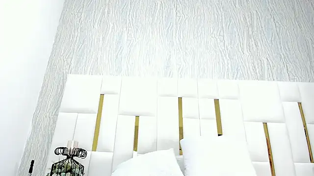 violet gray  online show from March 16, 2025, 6:09 am