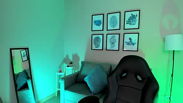 nina  dixon online show from September 18, 2025, 10:02 pm