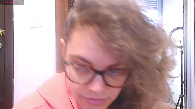 Snapshot of Ju-Hot chatting on January 22, 2025, 3:07 pm Ju-Hot online show from January 22, 2025, 3:07 pm