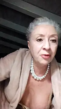 Snapshot of divinaerotica chatting on February 2, 2025, 5:04 pm divinaerotica online show from February 2, 2025, 5:04 pm