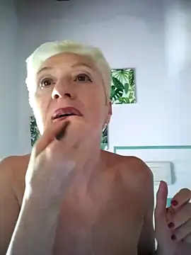 divinaerotica online show from July 16, 2026, 11:40 am