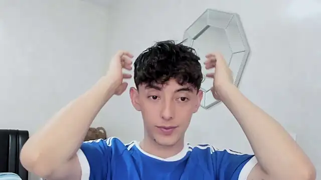 Snapshot of miketwink chatting on March 3, 2026, 7:32 pm miketwink online show from March 3, 2026, 7:32 pm