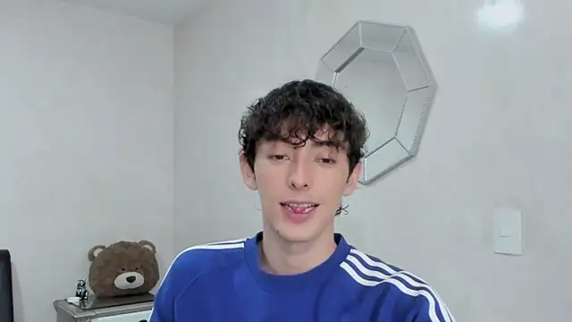 Snapshot of miketwink chatting on February 10, 2026, 2:21 am miketwink online show from February 10, 2026, 2:21 am